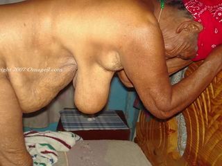 Oldnanny प्रधान समलैंगिकों का उपयोग करते हुए टोय्स के लिए खुशी: xxx क्लिप 53