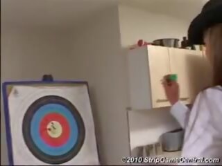 Demi & сара грати роздягання darts, безкоштовно грати онлайн брудна відео кіно | xhamster