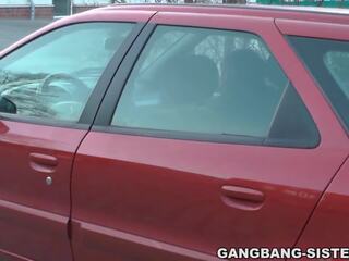 Αμάξι καριόλα νίκκι και σπέρμα τρυφερός γυναίκες πιπιλίζουν phallus σε ο αμάξι | xhamster