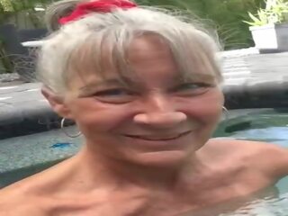 Megront nagyi leilani -ban a medence, ingyenes trágár videó 69 | xhamster