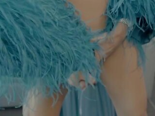 Feather boa شاعر المليون