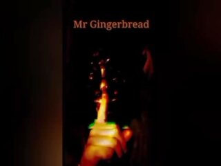Г-н gingerbread поставя зърно в пенис дупка след това чука мръсен милф в на дупе